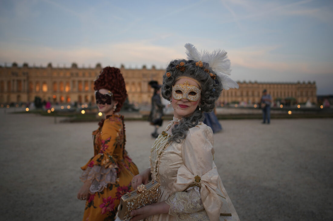 2,500 revelers in baroque costumes dance until dawn at Versailles ...